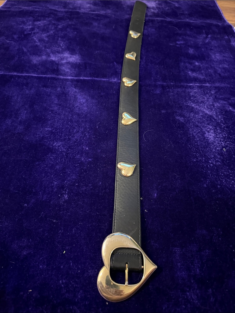 vintage Kudos black leather belt featuring a bold gold-tone heart-shaped belt